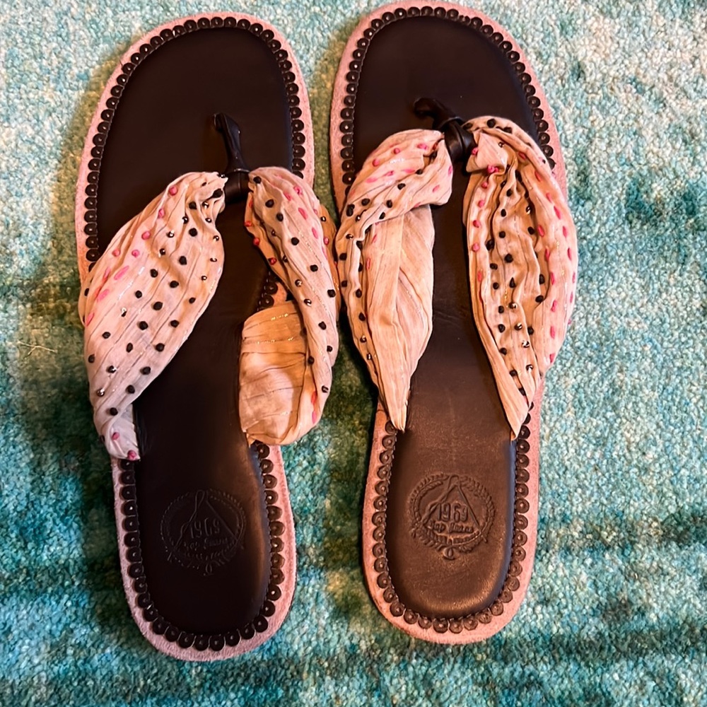 Vintage Gap size 8 sandal.